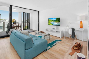 Spacious 2-Bed Unit With Balcony Next to The Gabba